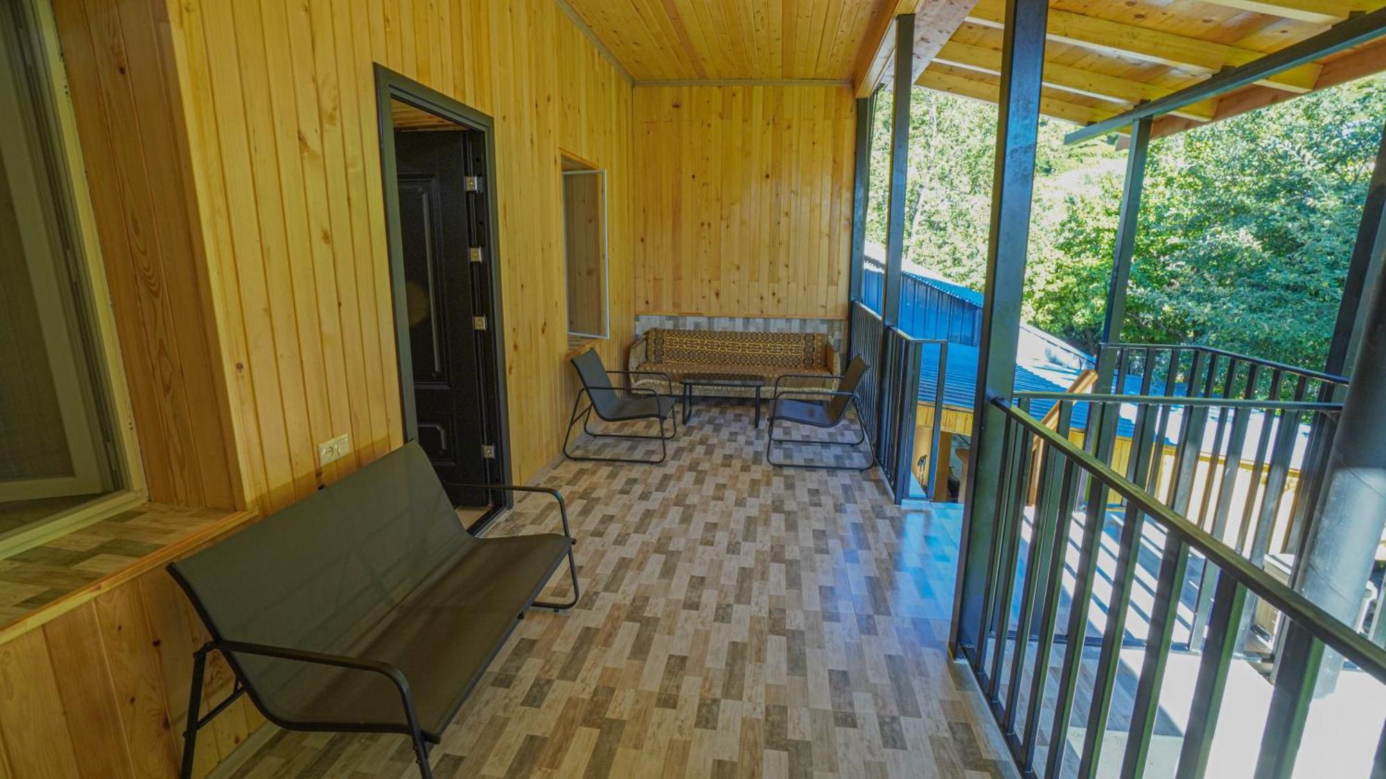 Givi Kakhiani'S Guesthouse Zhabeshi Εξωτερικό φωτογραφία