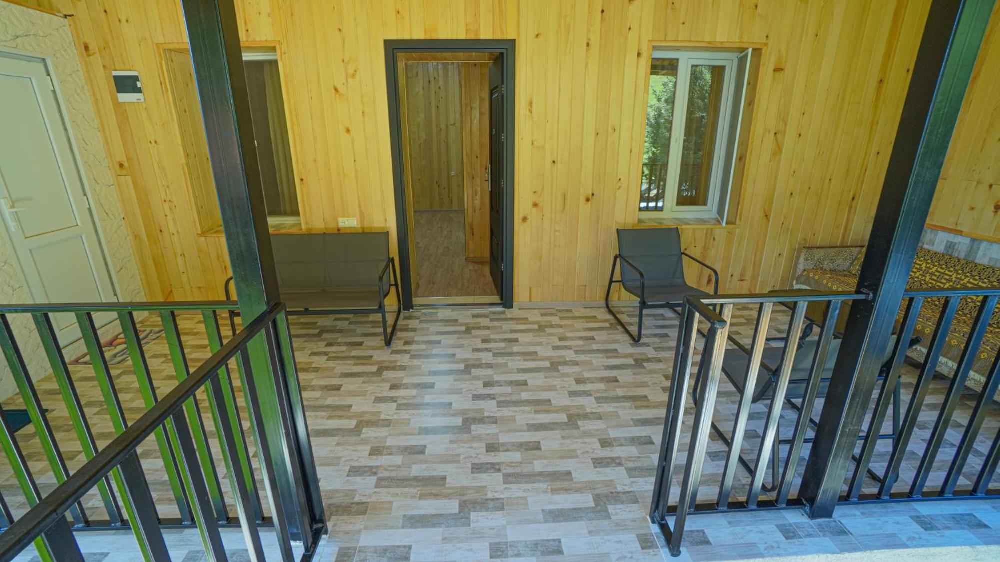 Givi Kakhiani'S Guesthouse Zhabeshi Εξωτερικό φωτογραφία