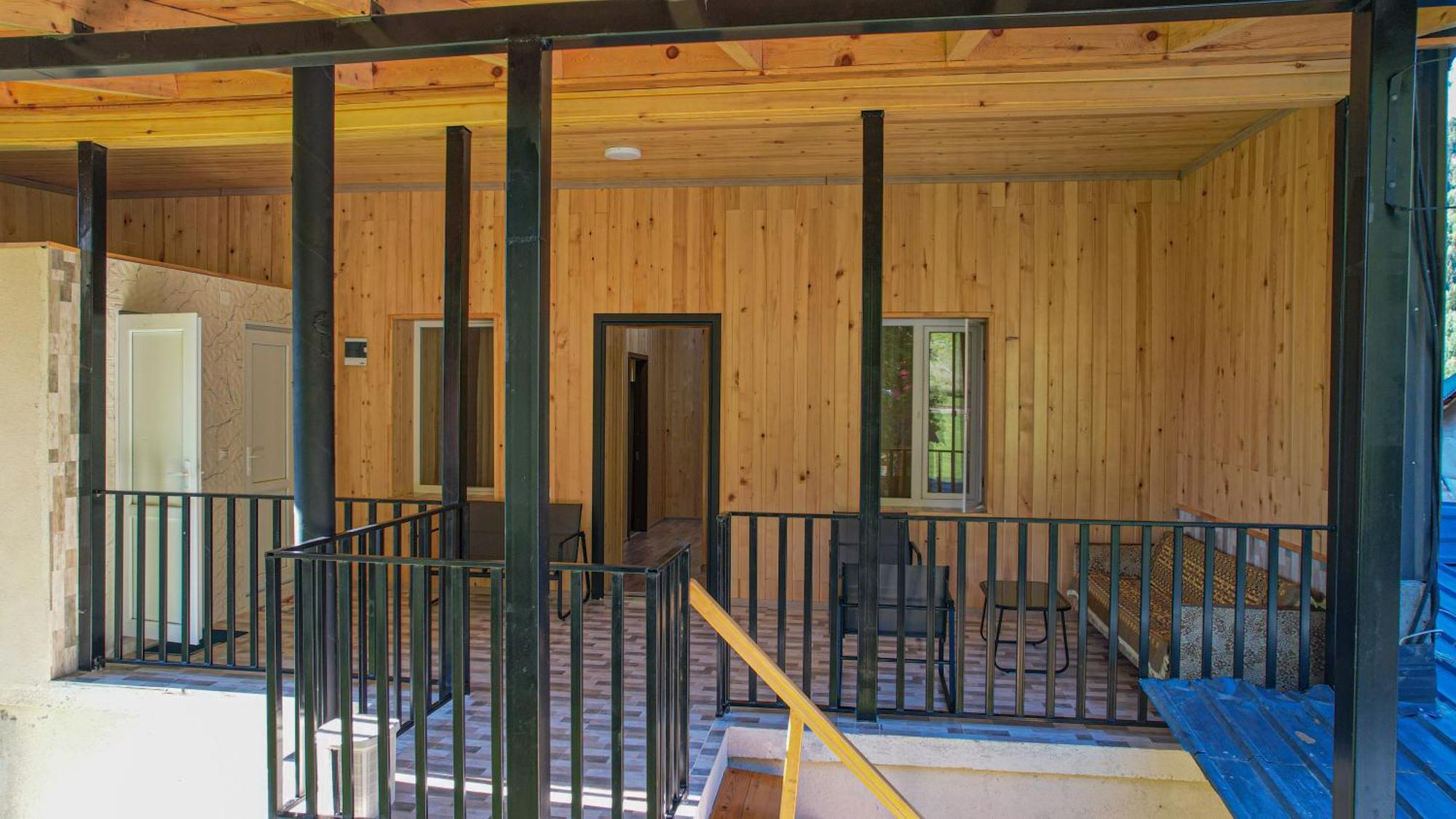 Givi Kakhiani'S Guesthouse Zhabeshi Εξωτερικό φωτογραφία